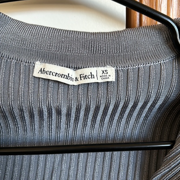 A&F Ribbed Button Down - Picture 3 of 3